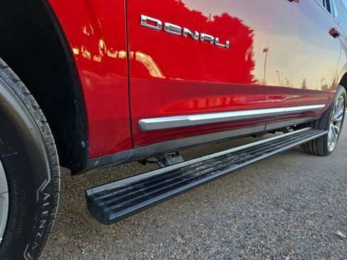 Used 2021 GMC Yukon XL Denali w/ Denali Premium Package image 9