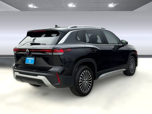 Used 2025 Volkswagen Tiguan S image 8