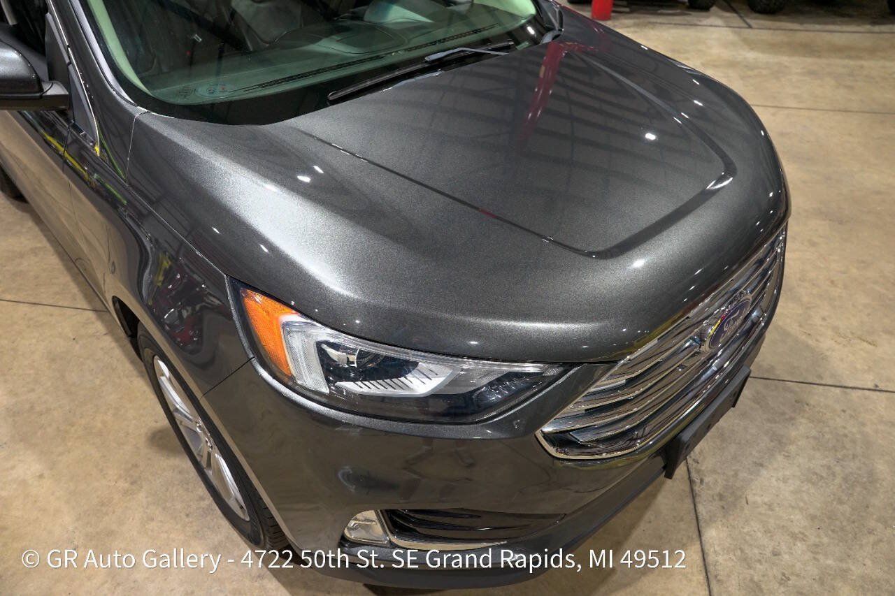 Used 2019 Ford Edge Titanium w/ Cargo Accessory Package FWD image 18