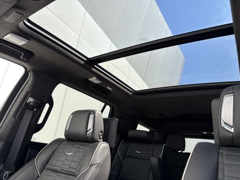 Certified 2025 Cadillac Escalade Premium Luxury Platinum AWD/4WD image 18
