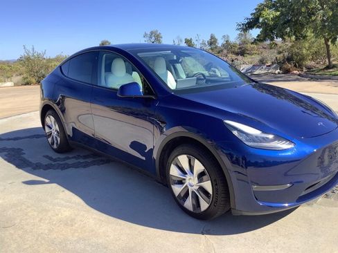 Used 2020 Tesla Model Y Long Range image 9