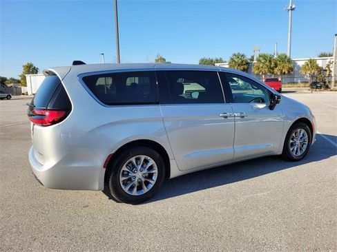 New 2026 Chrysler Pacifica Limited w/ Trailer Tow Group image 14