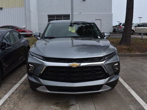 Used 2025 Chevrolet Blazer LT image 2