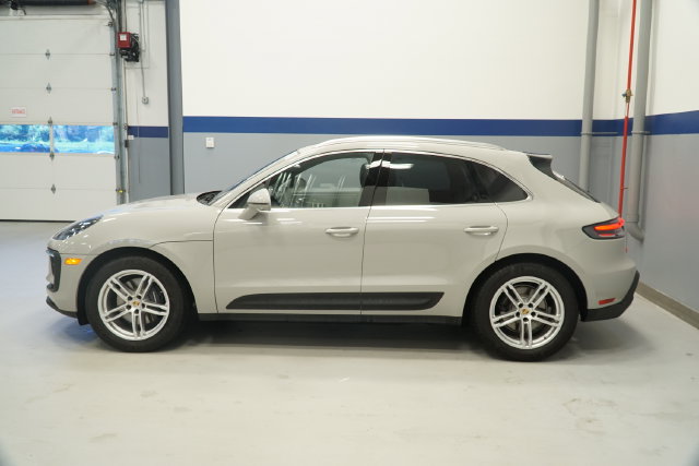 Certified 2026 Porsche Macan AWD/4WD image 2
