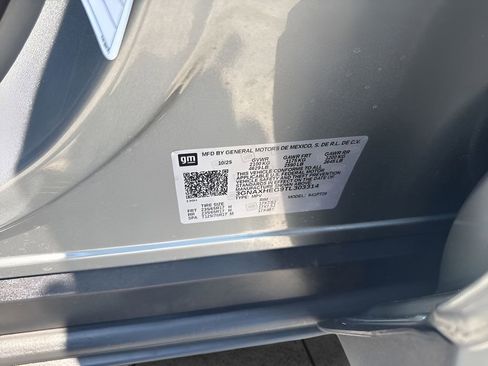 Used 2026 Chevrolet Equinox LT FWD image 32