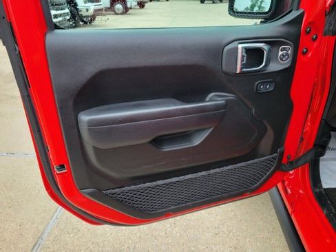 Used 2025 Jeep Wrangler Unlimited Rubicon 4xe w/ Safety Group AWD/4WD image 25