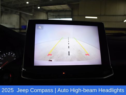 Used 2025 Jeep Compass Trailhawk AWD/4WD image 18