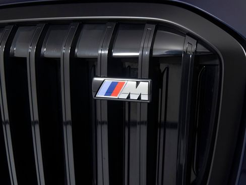Used 2025 BMW X7 M60i AWD/4WD image 38