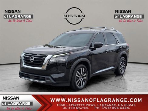 Used 2023 Nissan Pathfinder Platinum w/ Cargo Package image 1