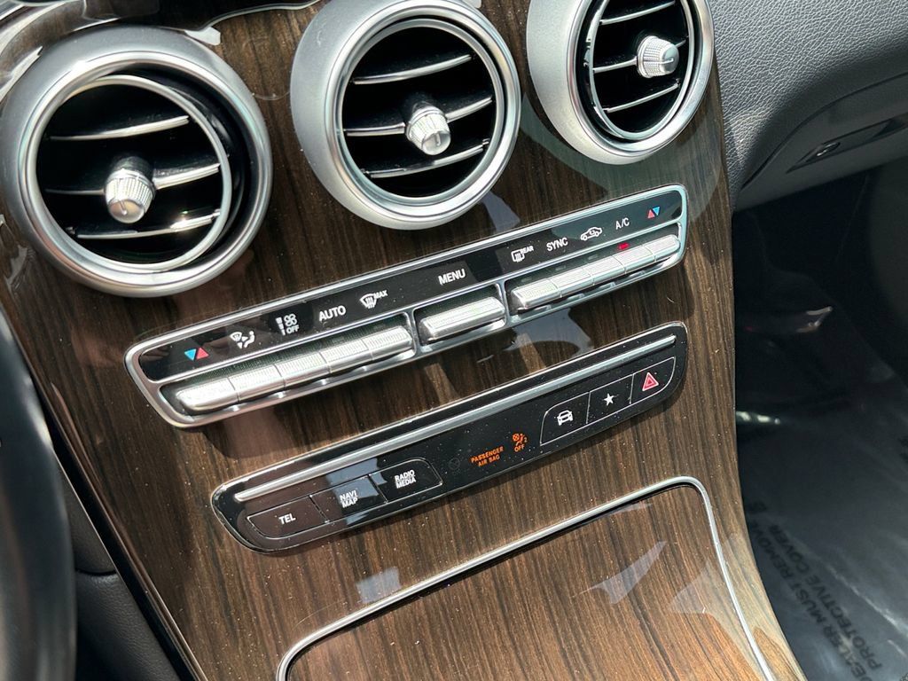 Used 2023 Mercedes-Benz GLC 300 4MATIC Coupe image 17