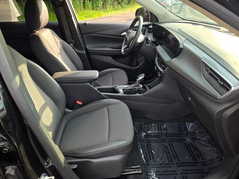 Certified 2025 Buick Encore GX Preferred FWD image 7