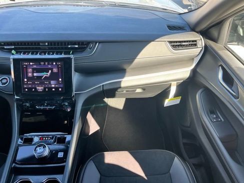 New 2025 Jeep Grand Cherokee L Altitude image 9