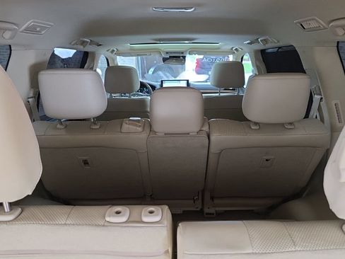 Used 2019 Lexus LX 570 4WD w/ Luxury Package image 17