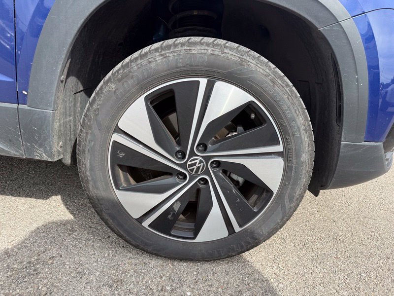 Used 2024 Volkswagen Taos SE w/ Panoramic Sunroof Package AWD/4WD image 11