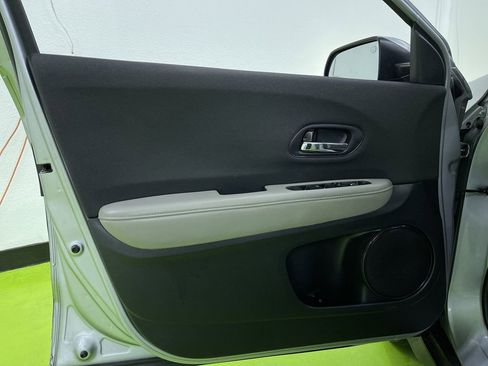 Used 2022 Honda HR-V LX image 16