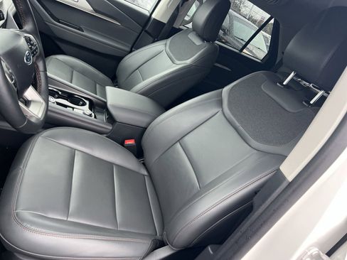 Certified 2025 Ford Explorer Active w/ Active Comfort Package image 13