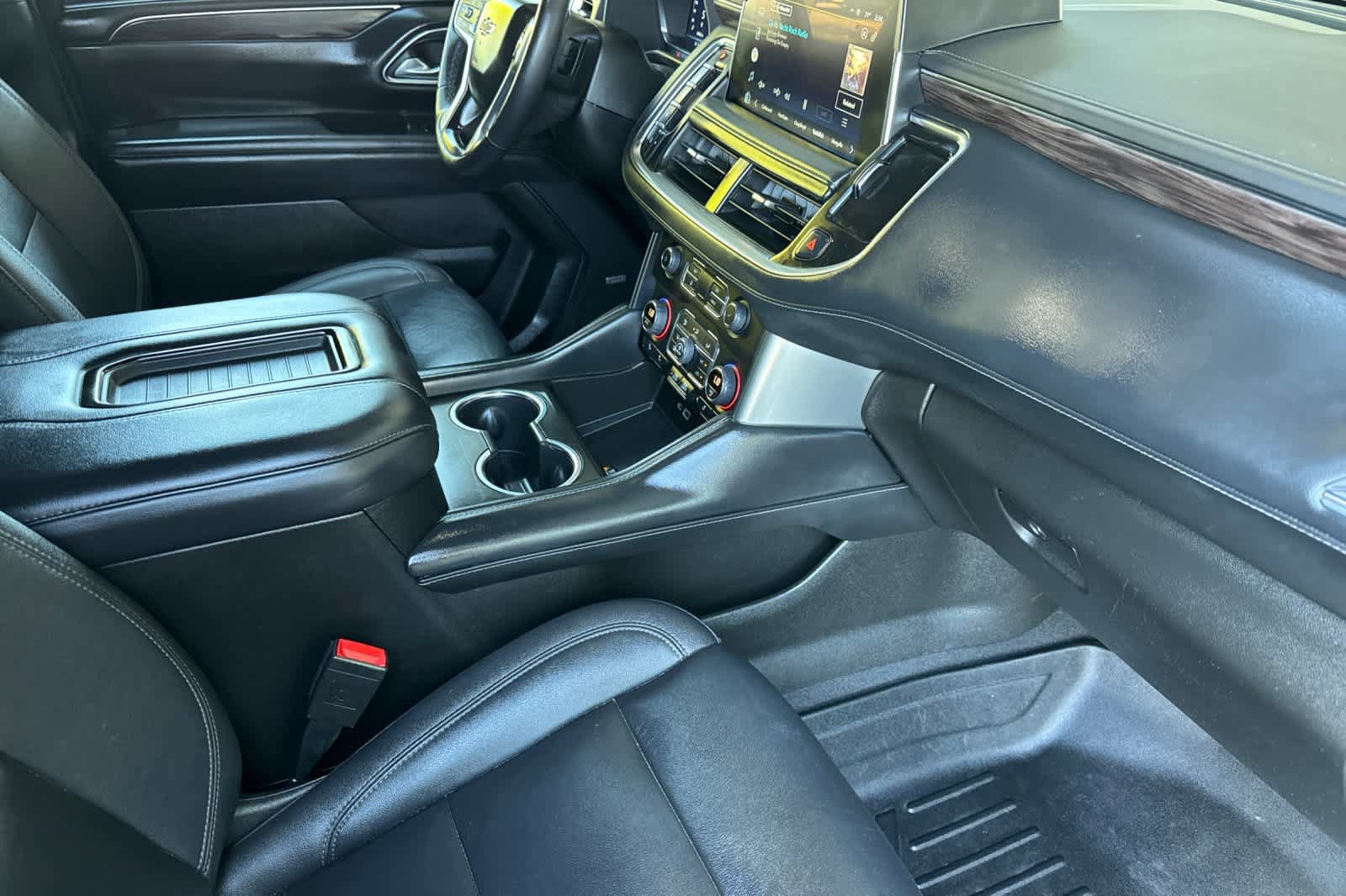 Used 2022 Chevrolet Suburban Z71 w/ Z71 Off-Road Package AWD/4WD image 18