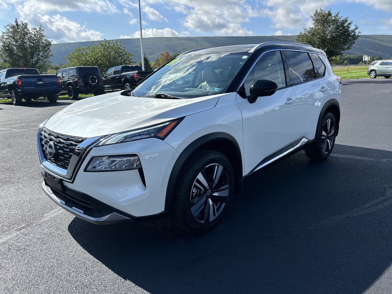 Used 2023 Nissan Rogue SL AWD/4WD image 3