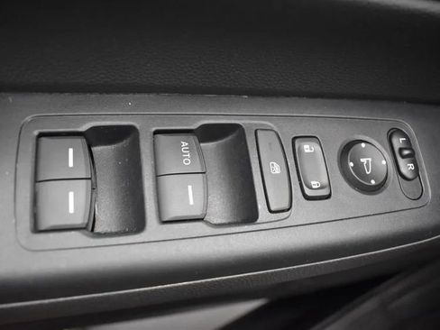 Used 2025 Honda CR-V LX image 21