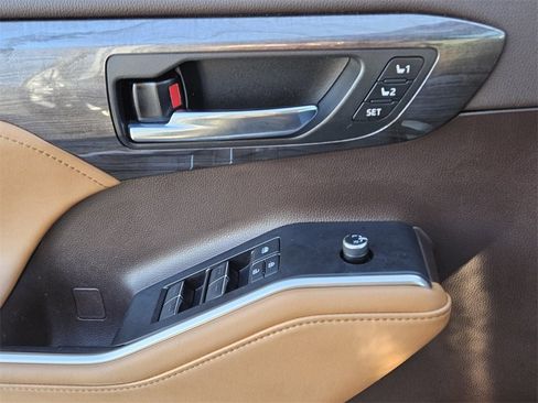 Used 2021 Toyota Highlander Platinum image 34