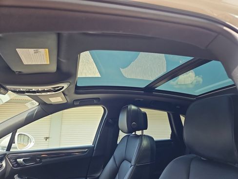 Certified 2026 Porsche Macan AWD/4WD image 15