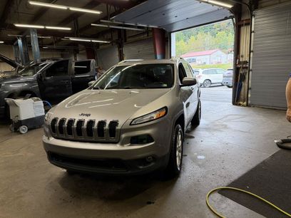 Used 2018 Jeep Cherokee Latitude Plus w/ Comfort/Convenience Group