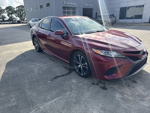 Used 2018 Toyota Camry SE w/ Convenience Package image 9