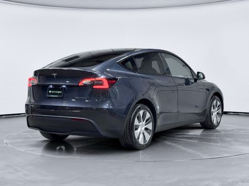 Used 2024 Tesla Model Y Long Range AWD/4WD image 3