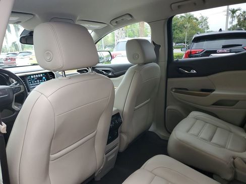 Used 2019 GMC Acadia Denali w/ Technology Package FWD image 16