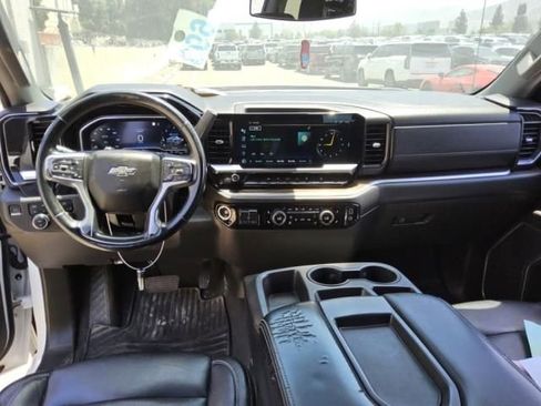 Used 2023 Chevrolet Silverado 1500 RST w/ Z71 Off-Road Package AWD/4WD image 6
