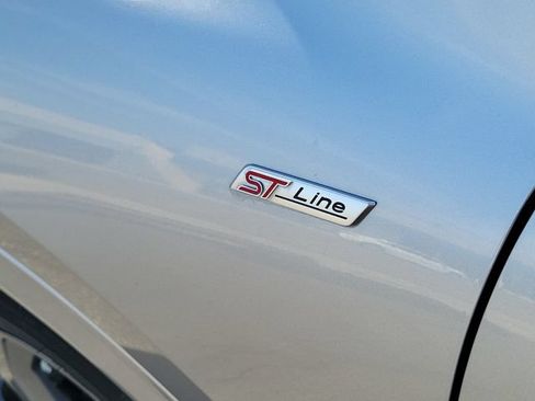 New 2024 Ford Escape ST-Line w/ Tech Pack #1 FWD image 9