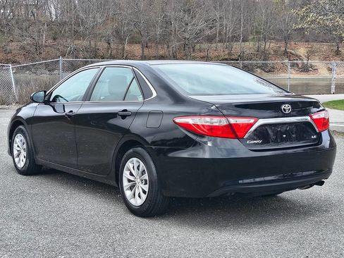 Used 2015 Toyota Camry LE image 5
