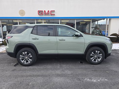 New 2026 Chevrolet Equinox LT image 2