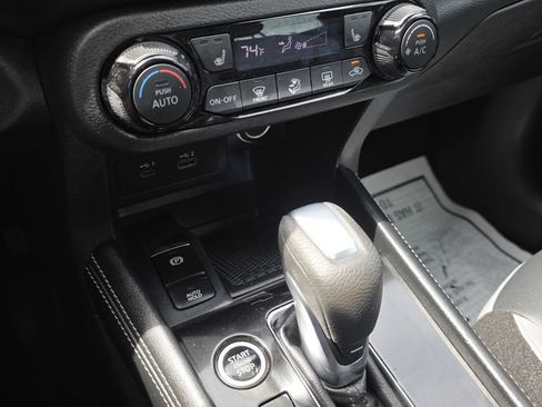 Used 2023 Nissan Kicks SR w/ SR Premium Package FWD image 19