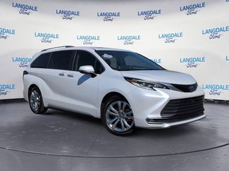 Used 2022 Toyota Sienna Platinum video 2