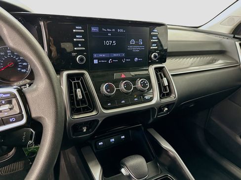 Used 2023 Kia Sorento LX image 25