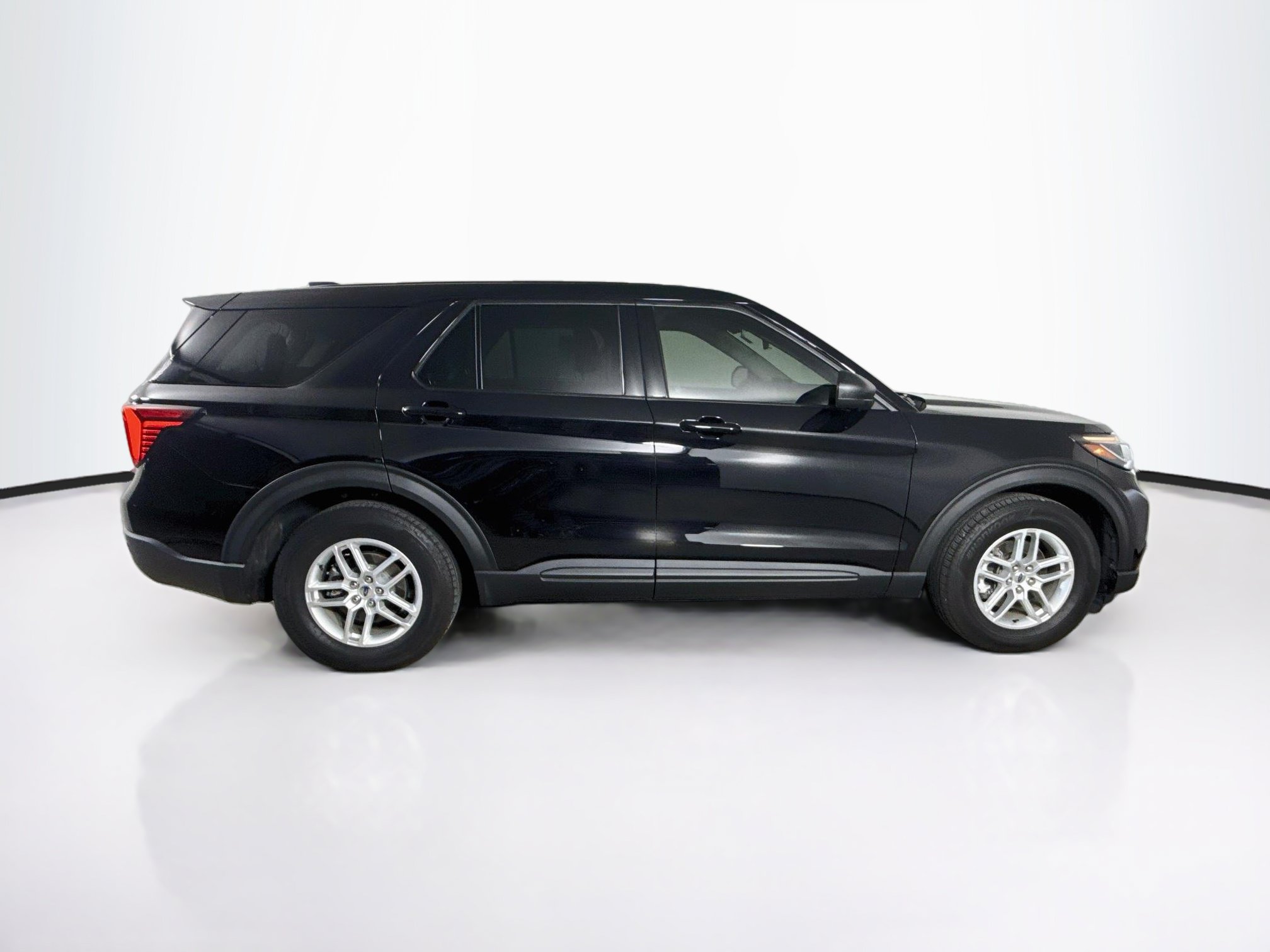 Used 2026 Ford Explorer Active RWD image 2