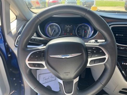 Used 2018 Chrysler Pacifica Touring Plus w/ Tire & Wheel Group FWD image 13