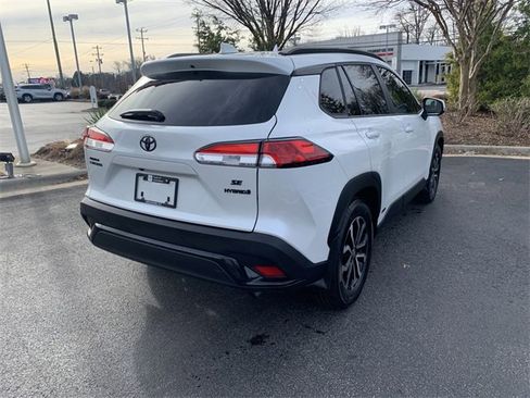 Used 2024 Toyota Corolla Cross SE image 8