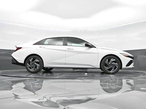 Used 2025 Hyundai Elantra Sport image 34