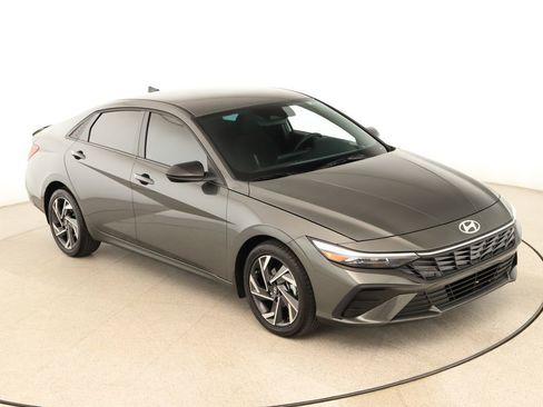 Used 2025 Hyundai Elantra Sport image 36