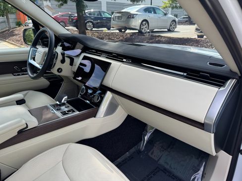 Used 2023 Land Rover Range Rover SE image 57