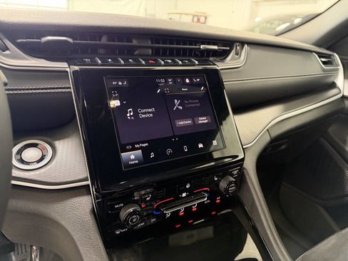 Used 2023 Jeep Grand Cherokee L Laredo image 26