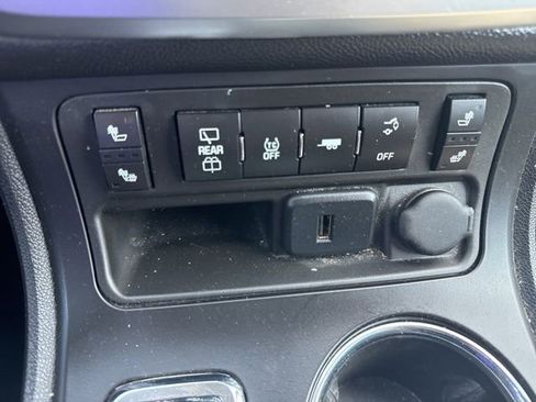 Used 2016 GMC Acadia SLE AWD/4WD image 25