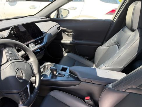 Used 2025 Lexus UX 300h FWD w/ Accessory Package (Z2) image 5