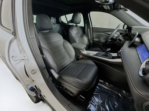 Used 2025 Alfa Romeo Tonale w/ Premium Package image 28