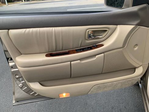 Used 2000 Toyota Avalon XLS image 15