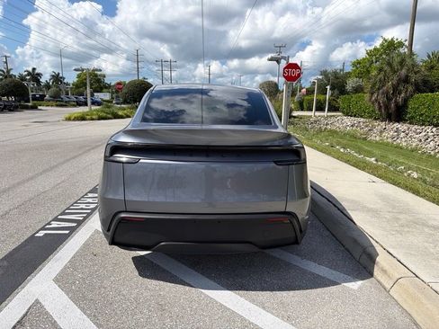 Used 2026 Tesla Model Y 2WD image 7