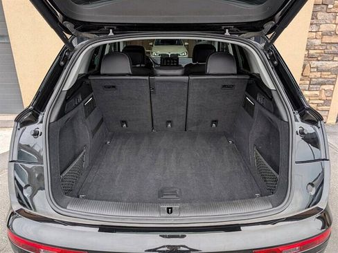 Used 2023 Audi Q5 Prestige w/ Prestige Package image 33