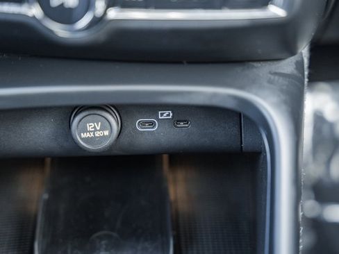 Used 2021 Volvo XC40 P8 Recharge w/ Advanced Package image 23